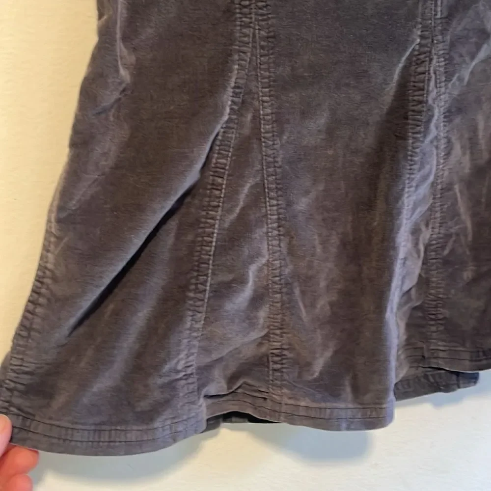 EXCELLENT CONDITION ATHLETA SIZE 8 GRAY BRUSHED CORDUROY SKIRT